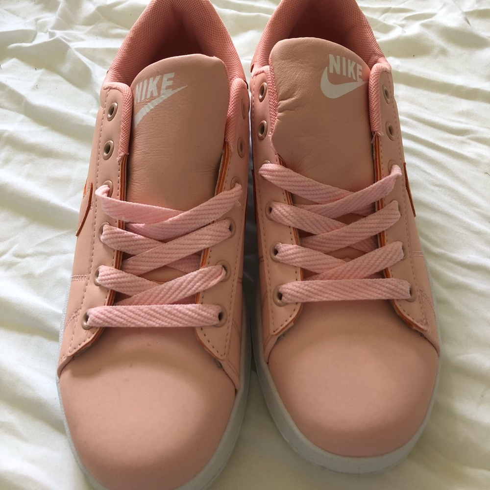 Shoe - Picture 2 of 3